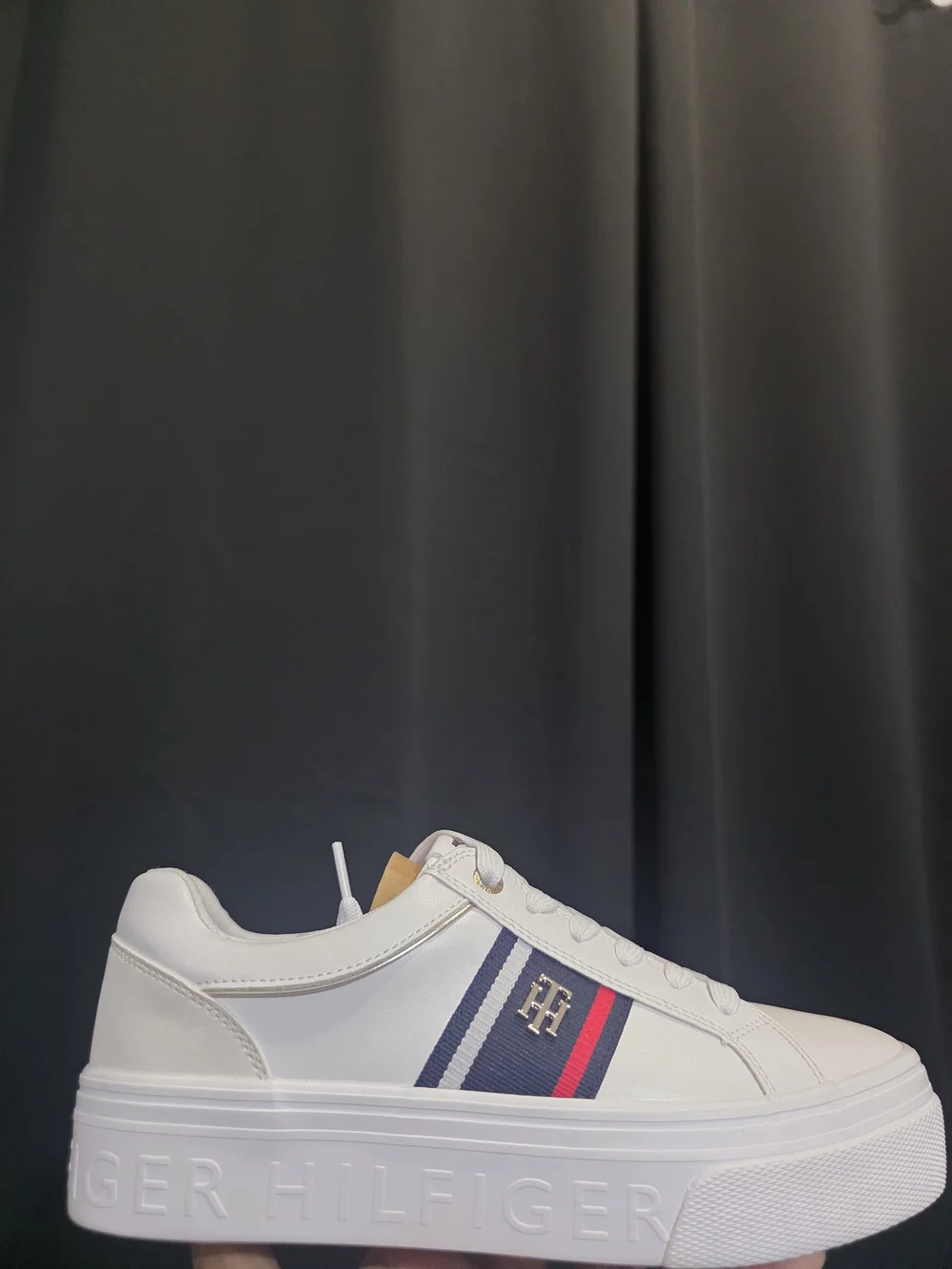 Sneakers Tommy Hilfiger Women Badria Size 7.5 US White